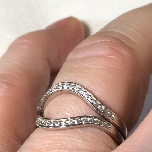 SOLD!!!! Curved 5A Wedding Ring set in Platinum - Picture 8 of 12
